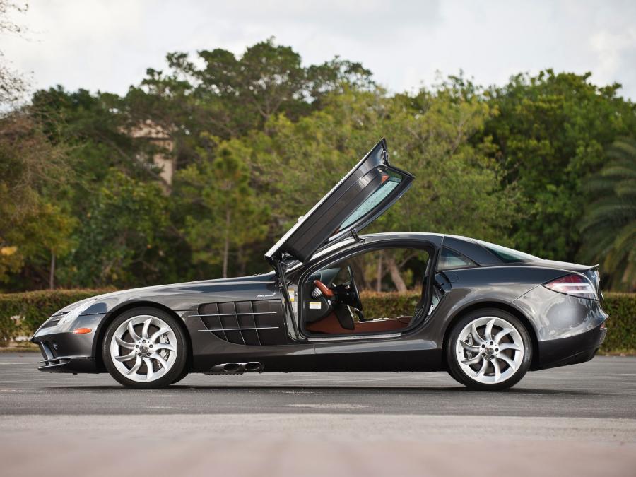  Mercedes-Benz SLR McLaren 2004 года  (US) (фото 12 из 22)